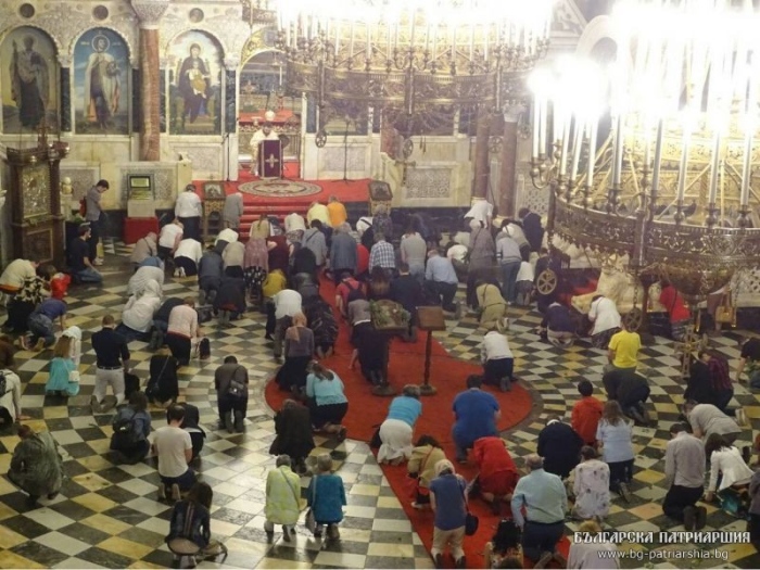 Архиерейска св. литургия по повод празника Петдесетница в Патриаршеската катедрала „Св. Александър Невски“