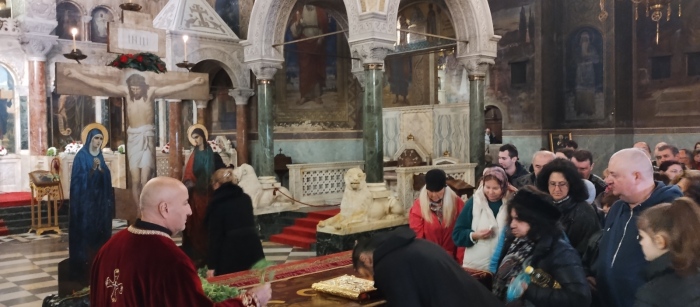 Изнасяне на светата Плащаница в Патриаршеската катедрала Св. Александър Невски