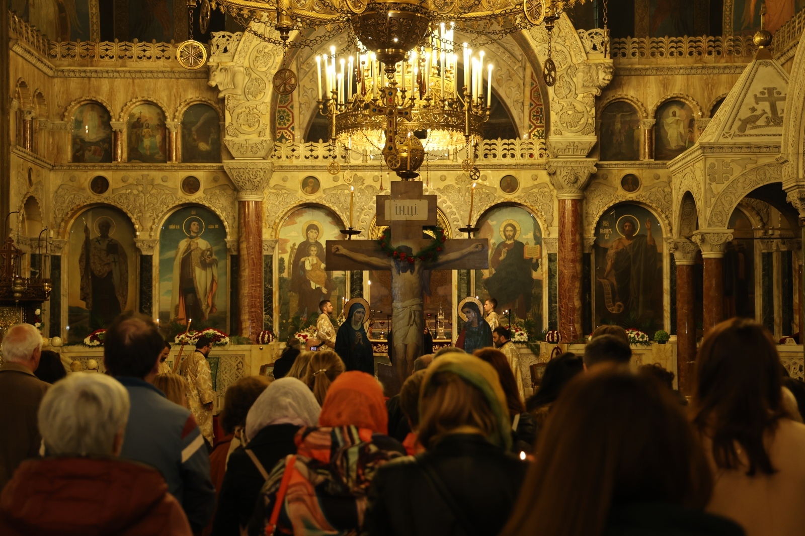 Дванадесетте евангелия, разказващи за страданията на Спасителя, бяха прочетени в Патриаршеската катедрала